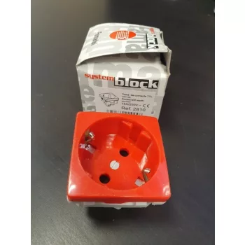   Canalplast CP2810 SYS45 csatornába építhető dugalj, 45 fokos, 16A, 45mm piros színben ( FAMATEL )