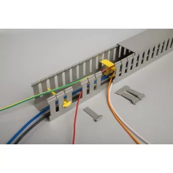   Canalplast E23 perforált huzalozócsatorna fedéllel, 30mm x 40mm x 2000mm ( m x sz x h ), résszélesség 8 mm, RAL 7030