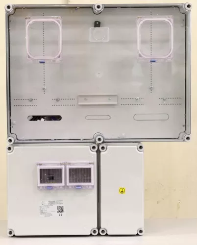 Csatári Plast CSP24.E125 PVT 6075 Á-V Fm-SZ-U egy felhasználói helyes 1xM63.80A+1xV32 mérőszekrény szabadvezetékes, felületre szerelt kivitelben, IP65, UV álló, 750x600x205mm ( PVT 6075 Á-V Fm-SZ-U )