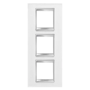   Gewiss Chorus Lux International GW16227PB Hármas keret (6 modul) függőleges elhelyzéssel fehér - Bőrhatású Technopolimer (Gewiss GW16227PB)