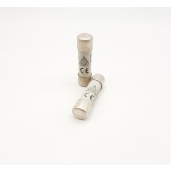   KVGY hengeres, 10X38 mm-es ( CH 10 ) 4A, vezetékvédő (gL/gG), olvadó porcelán biztosítóbetét, 500V