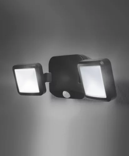 LEDVANCE LED fényvető kültéri fekete, szenzoros, 10W, 4000K, IP54, 480lm, LED modul
