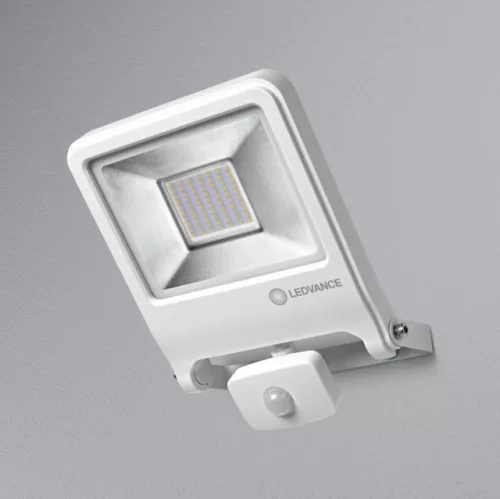 LEDVANCE Endura FLOOD LED fényvető kültéri fehér, szenzoros, 50W, 3000K, IP44, 4500lm