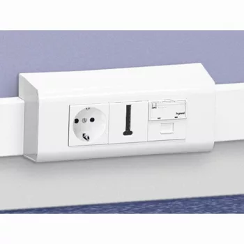   Legrand 030560 DLP mini csatorna Program Mosaic 6 modulos keret 60/75x20 csatornára ( Legrand 030560 )