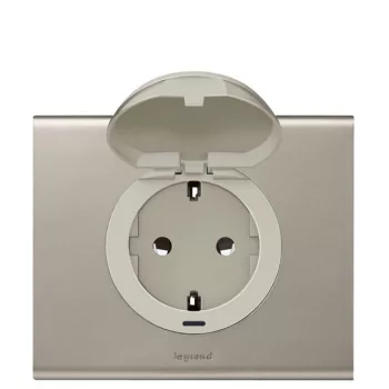   Legrand 067161 Céliane 2P+F földelt csatlakozóaljzat gyermekvédelemmel, csavaros ( Legrand 067161 )