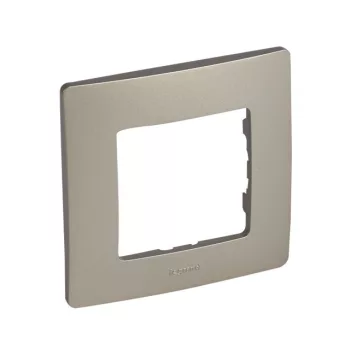 Legrand Niloé 397061 egyes keret, IP20, pezsgő