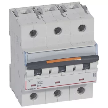   Legrand 409732 DX3 Kismegszakító. 3P, 32A, B karakterisztika, 25kA