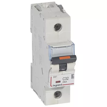   Legrand 409758 DX3 Kismegszakító. 1P, 32A, C karakterisztika, 25kA