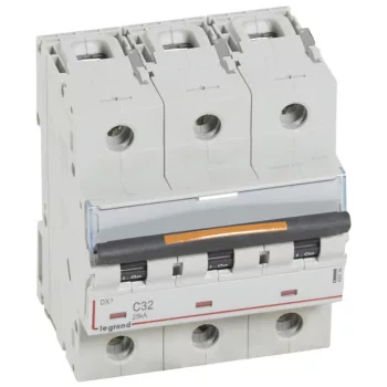   Legrand 409784 DX3 Kismegszakító. 3P, 32A, C karakterisztika, 25kA