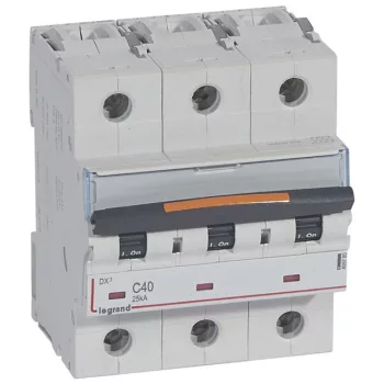   Legrand 409785 DX3 Kismegszakító. 3P, 40A, C karakterisztika, 25kA