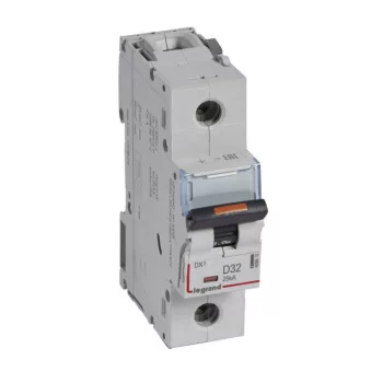   Legrand 409810 DX3 Kismegszakító. 1P, 32A, D karakterisztika, 25kA