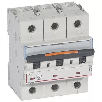   Legrand 409839 DX3 Kismegszakító. 3P, 63A, D karakterisztika, 25kA