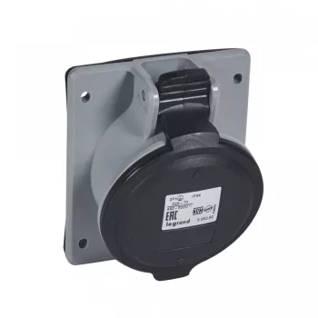   Legrand 555292 P17 Tempra Pro Dafbe323k07500V IP44 döntött aljzat ( Legrand 555292 )