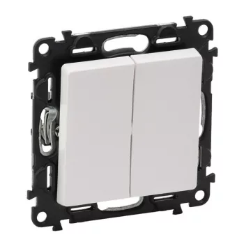 Legrand Valena Life 752118 dupla váltónyomó (N106+6), 10 A, IP20, fehér, süllyesztett