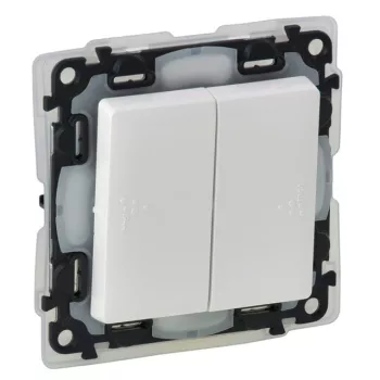 Legrand Valena Life 752158 dupla váltókapcsoló (106+6), 10 A, IP44, fehér, süllyesztett