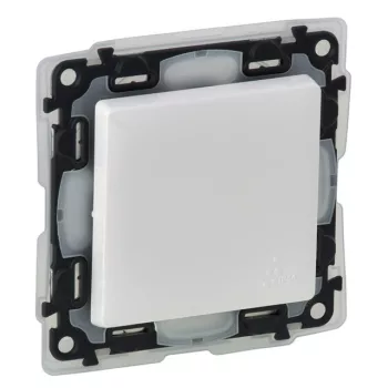 Legrand Valena Life 752164 kétpólusú kapcsoló (102), 10 A, IP44, fehér, süllyesztett