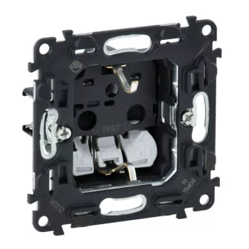 Legrand Valena InMatic 753020 földelt dugalj 2P+F, 16 A, IP20, süllyesztett