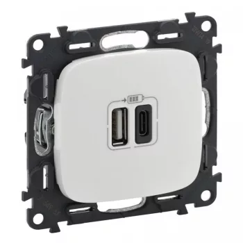   Legrand 754965 Valena Allure Töltőaljzat Kettős USB C-típusú + USB A-típusú csatlakozóval, 5V–3A–15W, Túlfesz-védelem >1kW, Class II SELV, Fehér ( Legrand 754965 )