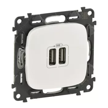   Legrand 754995 Valena Allure Kettős USB töltőaljzat, burkolattal, Fehér ( Legrand 754995 )