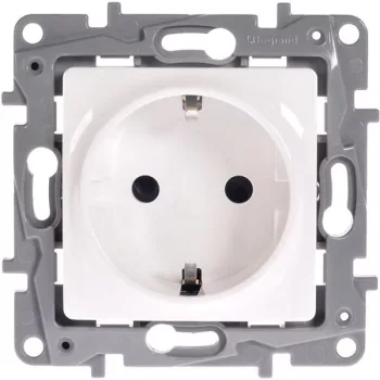   Legrand Niloé 764529 földelt csatlakozóaljzat (dugalj) gyermekvédelemmel 2P+F fehér burkolattal keret nélkül, süllyesztett, 16A 250V (Legrand 764529 / 664529)