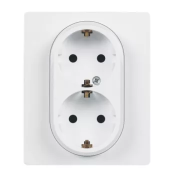   Legrand Niloé 764544 földelt csatlakozóaljzat (dugalj) gyermekvédelemmel 2x2P+F fehér burkolattal kerettel, süllyesztett, 16A 250V (Legrand 764544 / 664544)