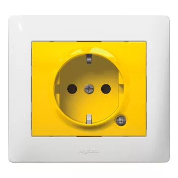   Legrand 771047 Galea Life 2P+F aljzat gyermekvédelemmel, irányfénnyel, sárga ( Legrand 771047 )
