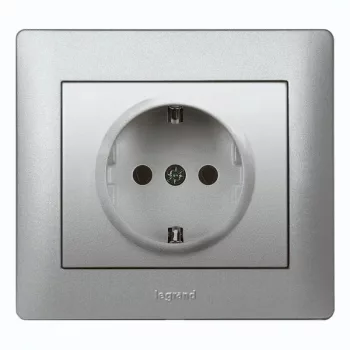   Legrand 771364 Galea Life 2P+F aljzat gyermekvédelemmel, csapófedéllel, alumínium ( Legrand 771364 )