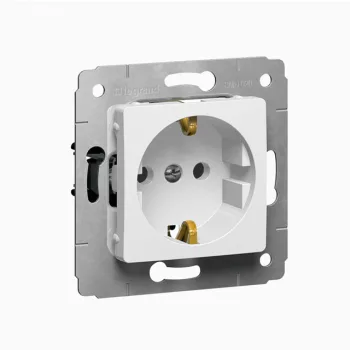 Legrand 773620 Cariva 2P+F aljzat fehér ( Legrand 773620 )