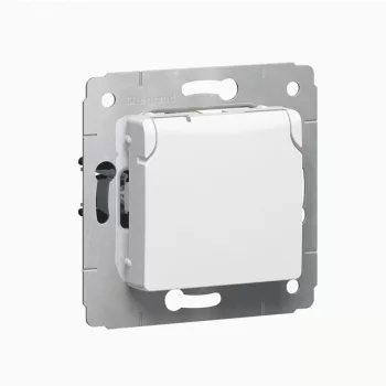   Legrand 773622 Cariva 2P+F aljzat csapófedéllel gyermekvédelemmel fehér ( Legrand 773622 )
