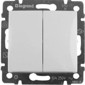 Legrand Valena 774408 dupla váltókapcsoló (106+6), 10 A, IP20, fehér, süllyesztett