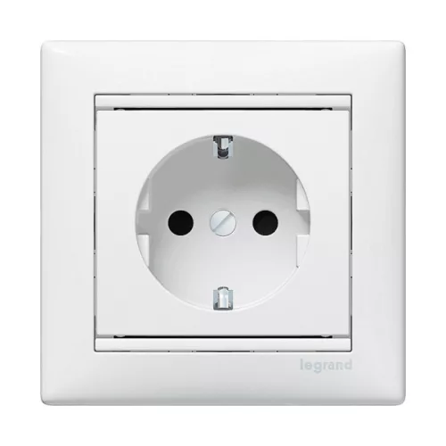 Legrand Valena 774421 földelt dugalj 2P+F, 16 A, IP21, fehér, süllyesztett