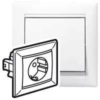 Legrand Valena 774423 földelt dugalj 2P+F, 16 A, IP20, fehér, süllyesztett