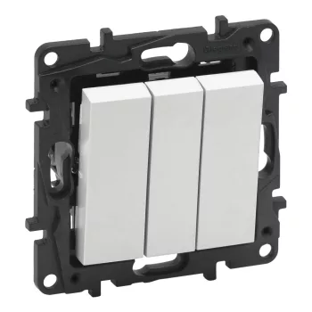 Legrand Niloé Step 863103 Hármas egypólusú kapcsoló (101), 10 A, IP20, fehér, süllyesztett