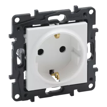 Legrand Niloé Step 863121 földelt dugalj 2P+F, 16 A, IP20, fehér, süllyesztett