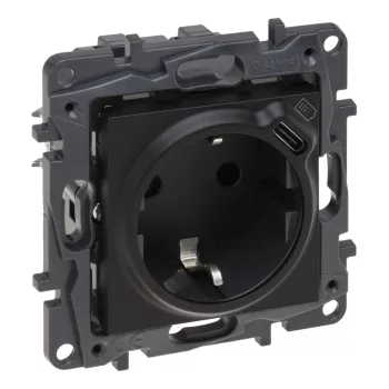 Legrand Niloé Step 863526 dugalj 2P+F + USB-C, 16 A, IP40, fekete, süllyesztett