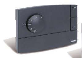 Perry Electric 1TPTE566A Elektronikus szoba termosztát fain coil vezérléshez - antracit színben