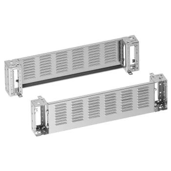  Schneider Electric NSYSPFVX6200 Szellőztetett mellső lábazat 200x600 SS