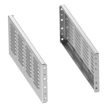   Schneider Electric NSYSPLVX6200SF Szellőztetett oldalsó lábazat 200x600 SS