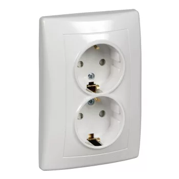   Schneider Electric Sedna SDN3000421 földelt csatlakozóaljzat (dugalj), gyermekvédelemmel, 2x2P+F, fehér burkolattal. kerettel, süllyesztett, 16A 250V ( SDN3000421 ).