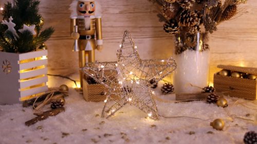 Tracon CHRSTG20GWW LED karácsonyi csillag, arany,fém, elemes Timer 6+18h, 20LED, meleg fehér ( 3000K ) színhőmérséklettel, 2xAA ( CHRSTG20GWW )