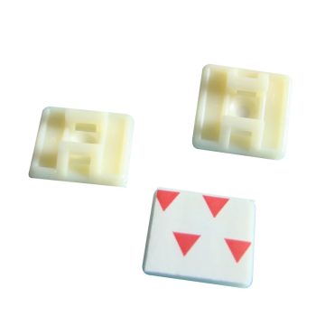   Tracon TALP270-2 Öntapadós/csavarozható, 2oldalt fűzhető kötegelő talp, natúr 26,5×26,5mm, d=4,3mm, PA6.6