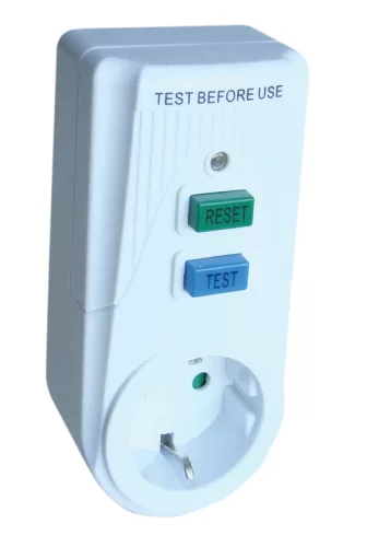 Tracon TFGA-1, Áram-védőkapcsolós adapter, oldalsó védőérintkezővel 16A, 30mA, 6kA, IP40, A / AC, E2