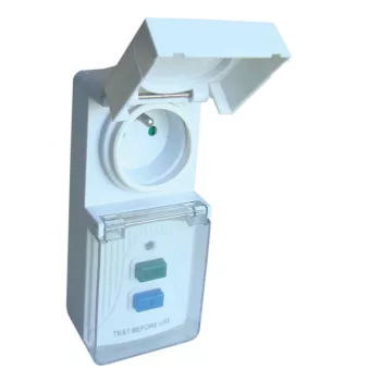   Tracon TFGA-4F, Áram-védőkapcsolós adapter, csapos védőérintkezővel 16A, 30mA, 6kA, IP44, A / AC, E2