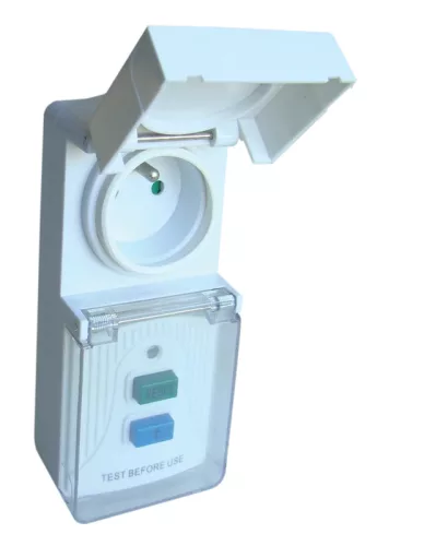 Tracon TFGA-4F, Áram-védőkapcsolós adapter, csapos védőérintkezővel 16A, 30mA, 6kA, IP44, A / AC, E2
