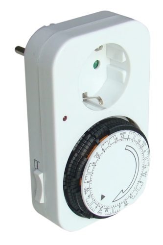 Tracon TKO-DH, Dugaszolható heti kapcsolóóra, elektromechanikus 230V, 16A, IP20