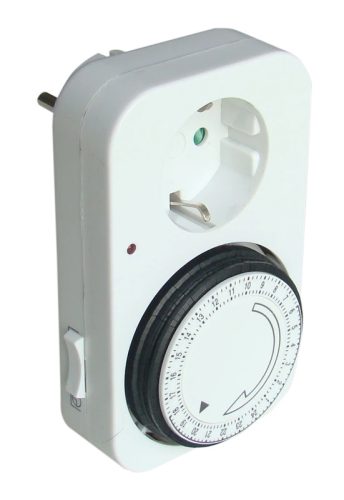 Tracon TKO-DN, Dugaszolható napi kapcsolóóra, elektromechanikus 230V, 16A, IP20