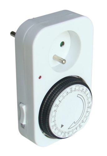 Tracon TKO-DNF, Dugaszolható napi kapcsolóóra, elektromechanikus, csapos 230V, 16A, IP20