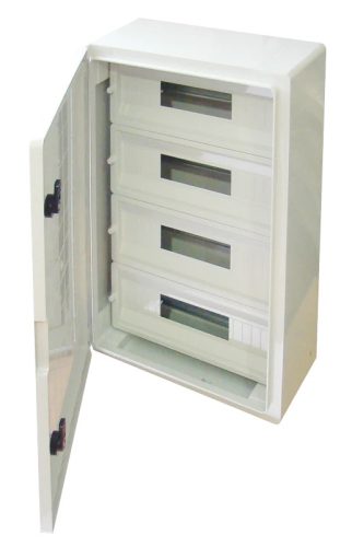 Tracon TME604020M Falra szerelhető maszkolt műanyag szekrény, 68 modul, 4 sor, teli ajtóval, 600x400x200, IP65, 1000V AC/DC