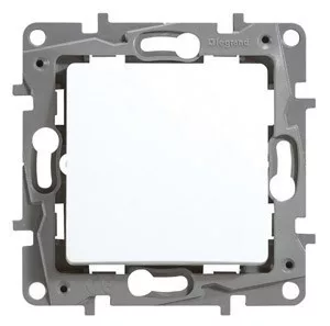 ÚJRACSOMAGOLT Legrand Niloé 764517 kétpólusú kapcsoló (102), fehér burkolattal keret nélkül, süllyesztett 16A 250V (Legrand 764517 / 664517)