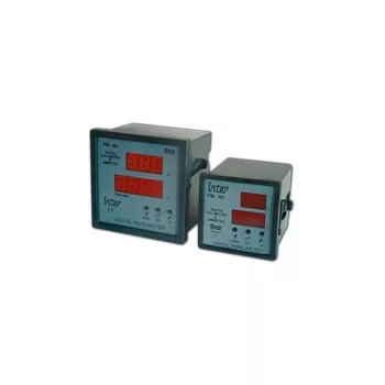 Digitális amper és voltmérő állítható áramváltó áttétellel